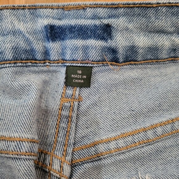 Universal Thread Jeans Distressed Curvy Light Blue Straight Leg Size 10 Denim - Picture 8 of 12